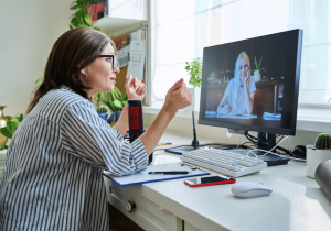 therapist guiding online therapy session starting therapy online with professional individual counselling